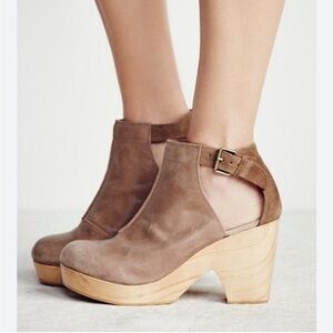 Free People Amber Orchard Wooden Platform Clogs. Taupe size 39